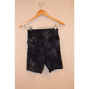Lululemon size 6 womens align biker shorts in a blue tie dye wash